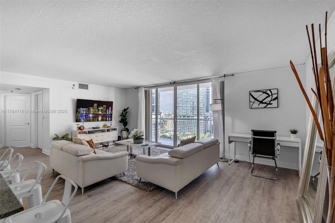 En Venta: $700,000 (2 camas, 2 baños, 1105 Pies cuadrados)