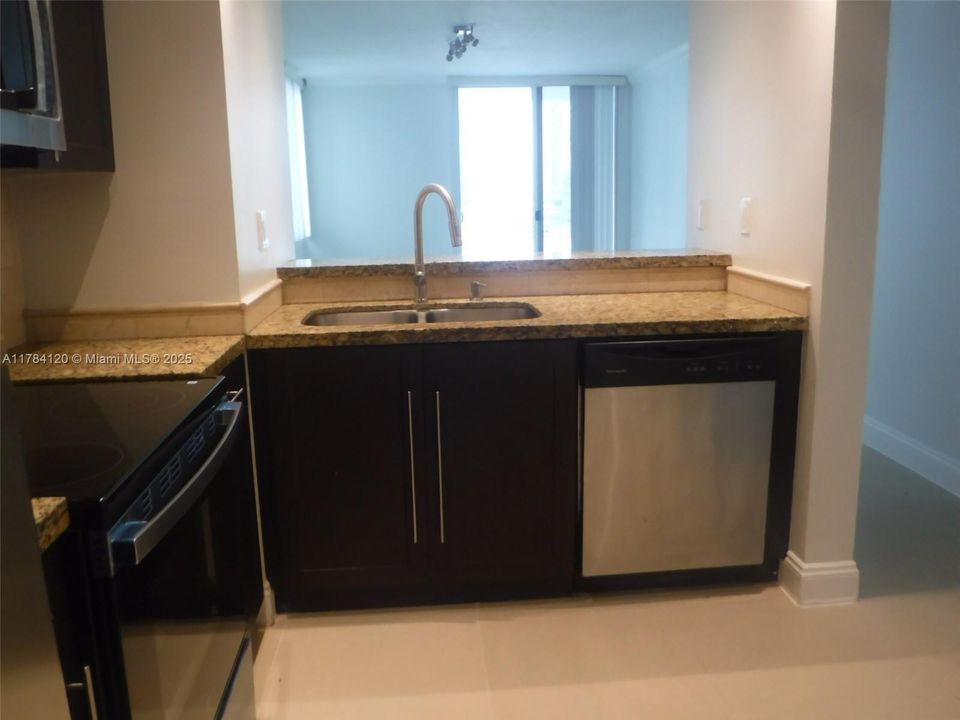 На продажу: $290,000 (1 спален, 1 ванн, 593 Квадратных фут)