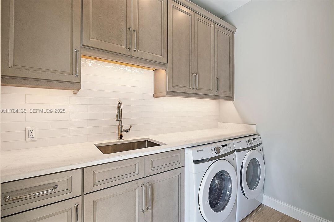 На продажу: $1,350,000 (3 спален, 2 ванн, 2008 Квадратных фут)