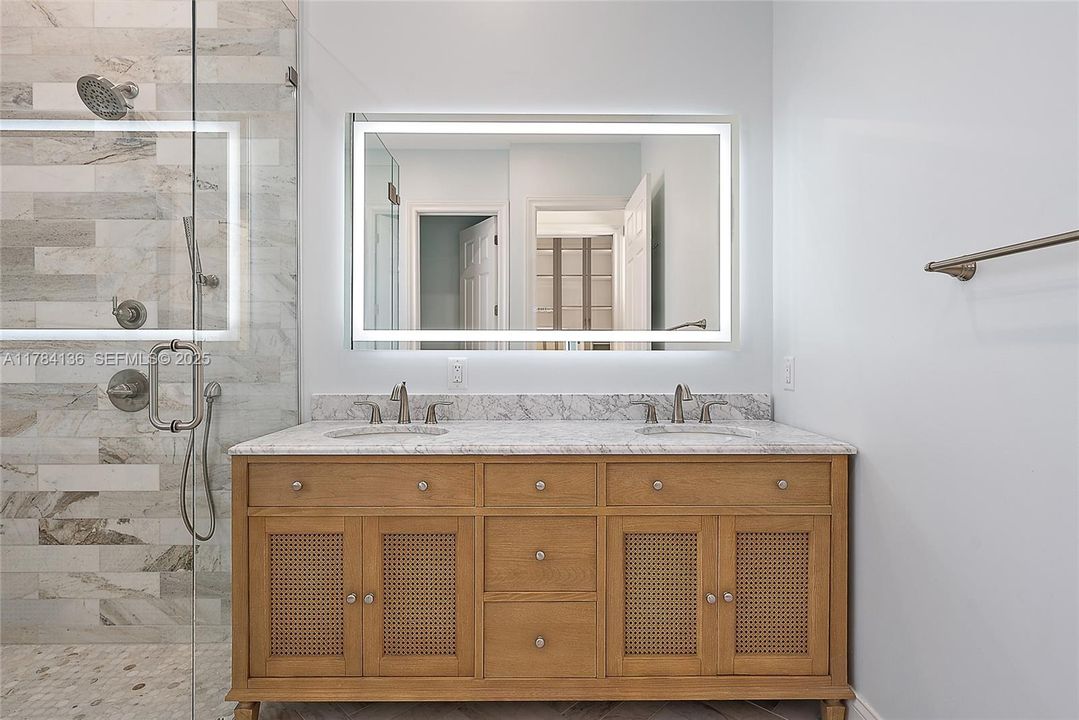 На продажу: $1,350,000 (3 спален, 2 ванн, 2008 Квадратных фут)