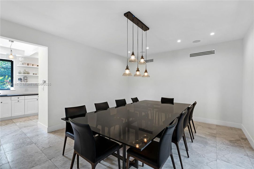 For Sale: $5,350,000 (4 beds, 4 baths, 3886 Square Feet)