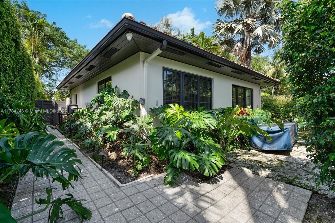 For Sale: $5,350,000 (4 beds, 4 baths, 3886 Square Feet)