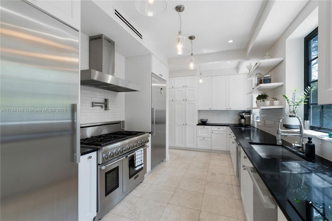 For Sale: $5,350,000 (4 beds, 4 baths, 3886 Square Feet)