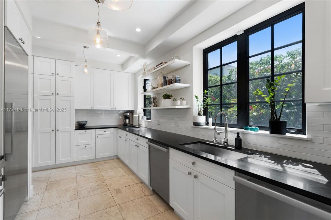 For Sale: $5,350,000 (4 beds, 4 baths, 3886 Square Feet)