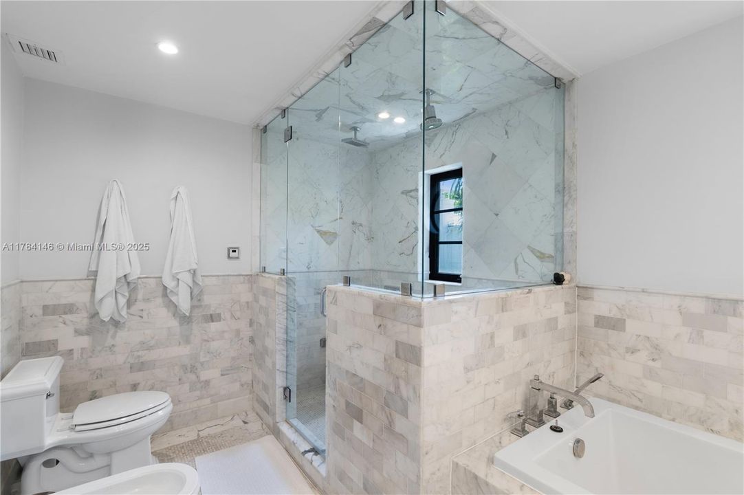 For Sale: $5,350,000 (4 beds, 4 baths, 3886 Square Feet)