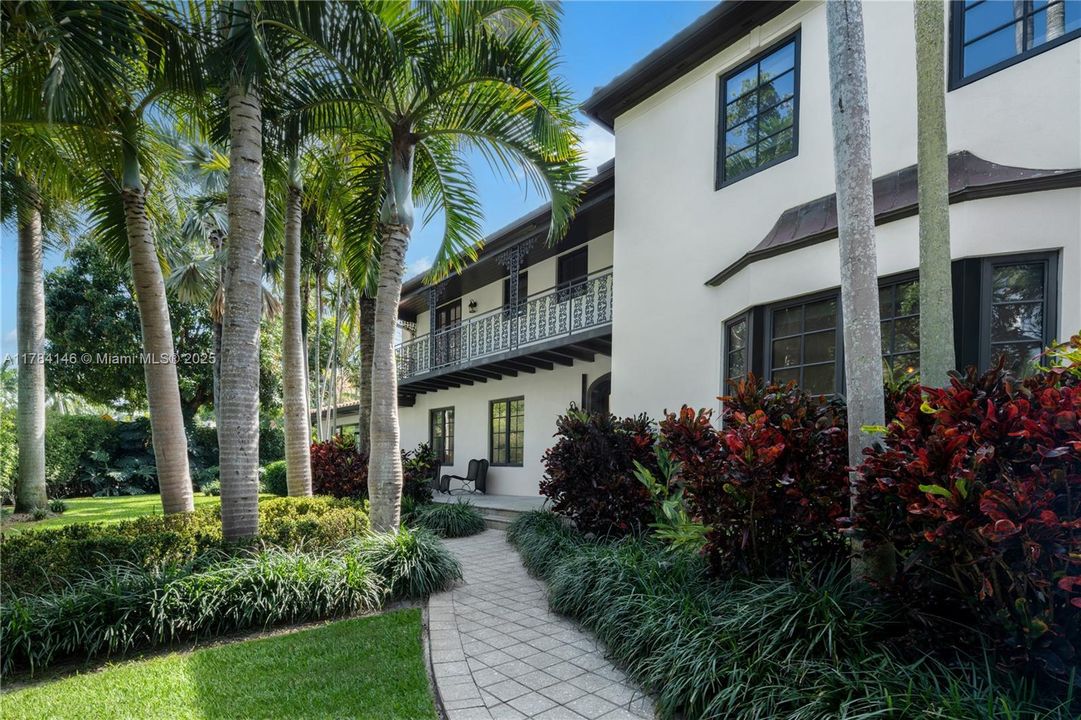 For Sale: $5,350,000 (4 beds, 4 baths, 3886 Square Feet)