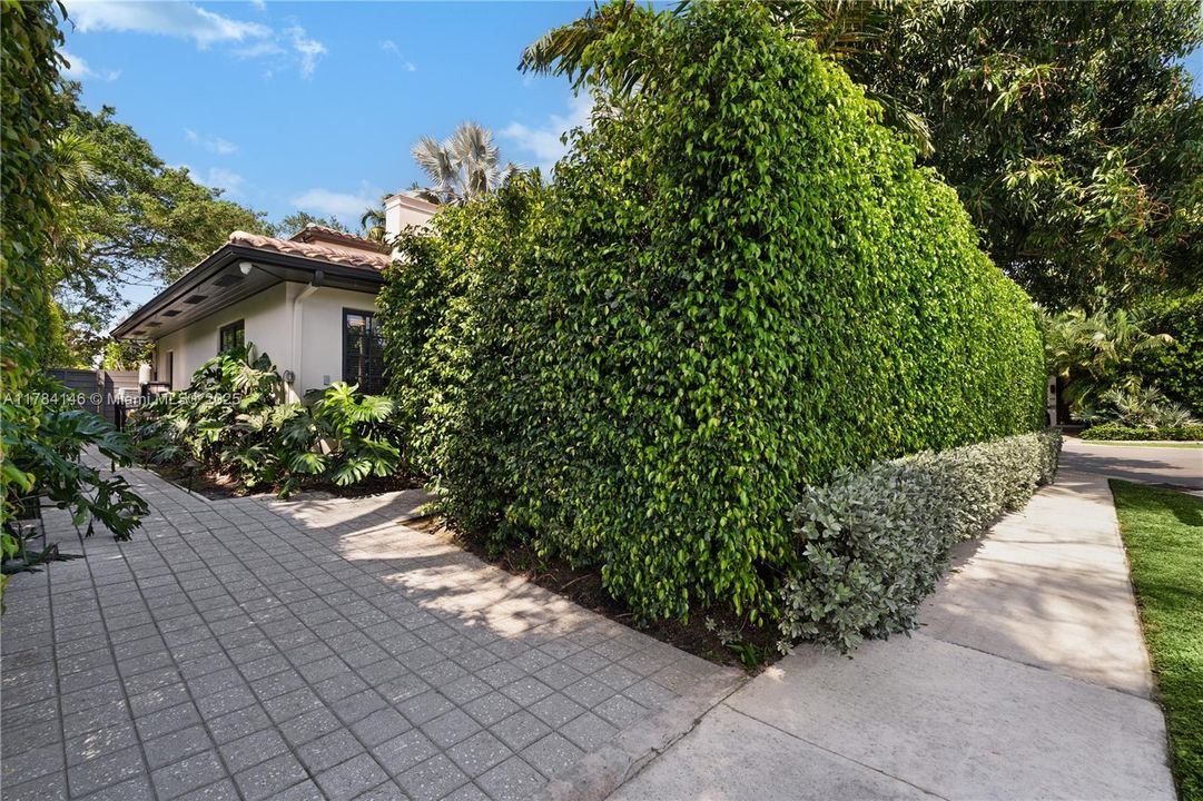 For Sale: $5,350,000 (4 beds, 4 baths, 3886 Square Feet)