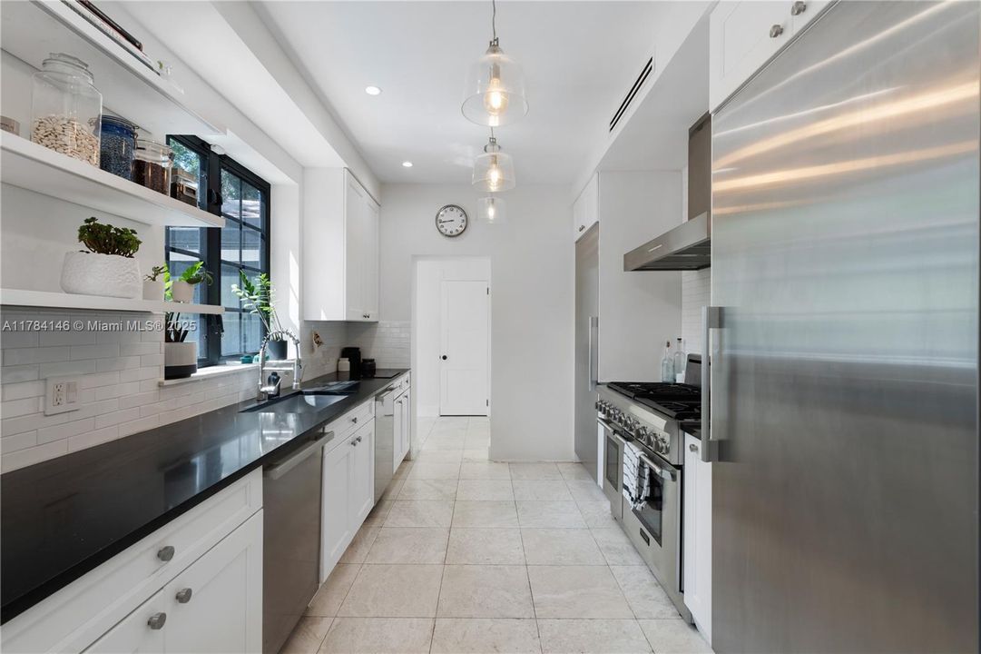 For Sale: $5,350,000 (4 beds, 4 baths, 3886 Square Feet)