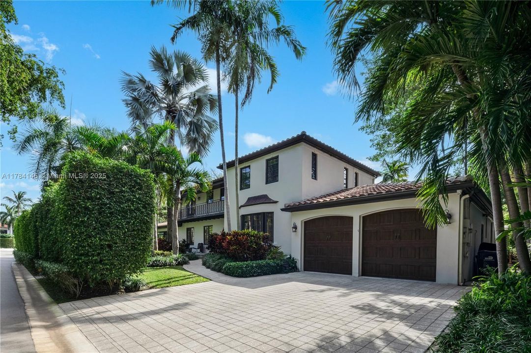 For Sale: $5,350,000 (4 beds, 4 baths, 3886 Square Feet)