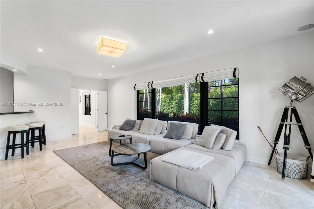 For Sale: $5,350,000 (4 beds, 4 baths, 3886 Square Feet)