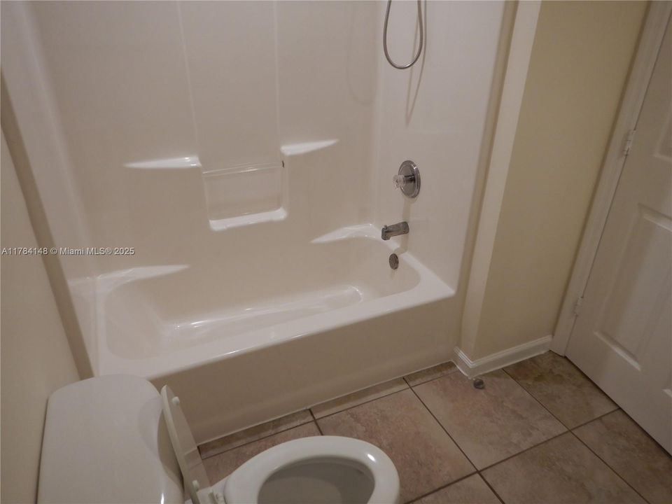 SHARED BATH 2, UNIT A