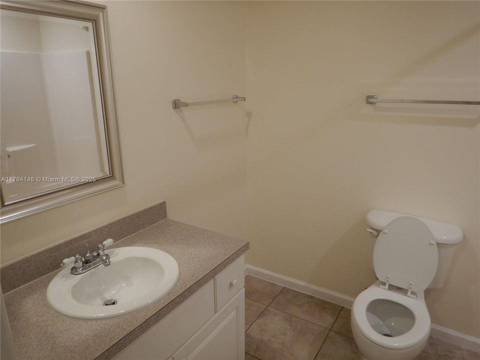 SHARED BATH 1, UNIT A