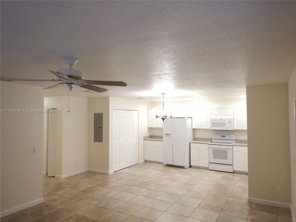 Недавно продано: $475,000 (0 спален, 0 ванн, 2296 Квадратных фут)