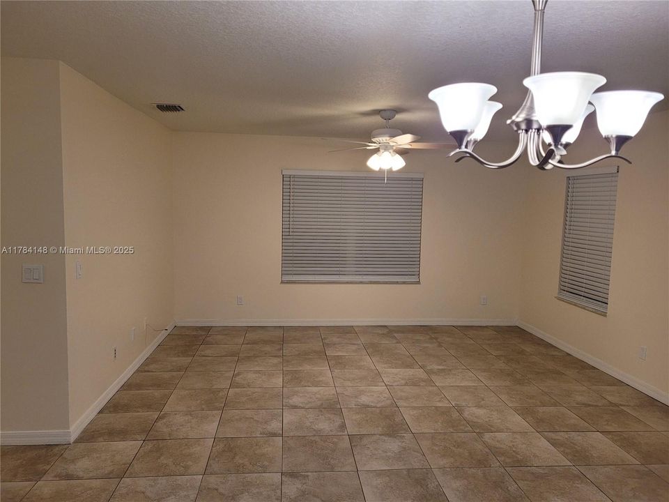 Недавно продано: $475,000 (0 спален, 0 ванн, 2296 Квадратных фут)