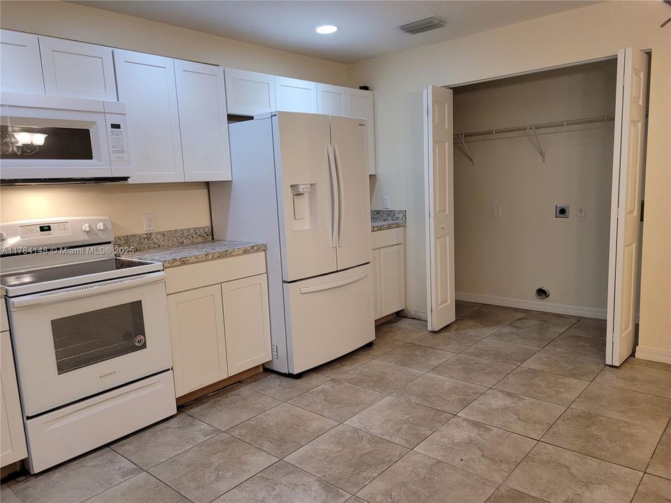 Недавно продано: $475,000 (0 спален, 0 ванн, 2296 Квадратных фут)