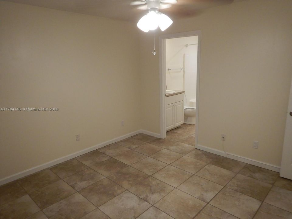 SHARED BATH 3, UNIT A