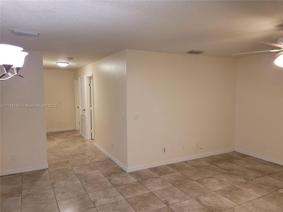 Недавно продано: $475,000 (0 спален, 0 ванн, 2296 Квадратных фут)