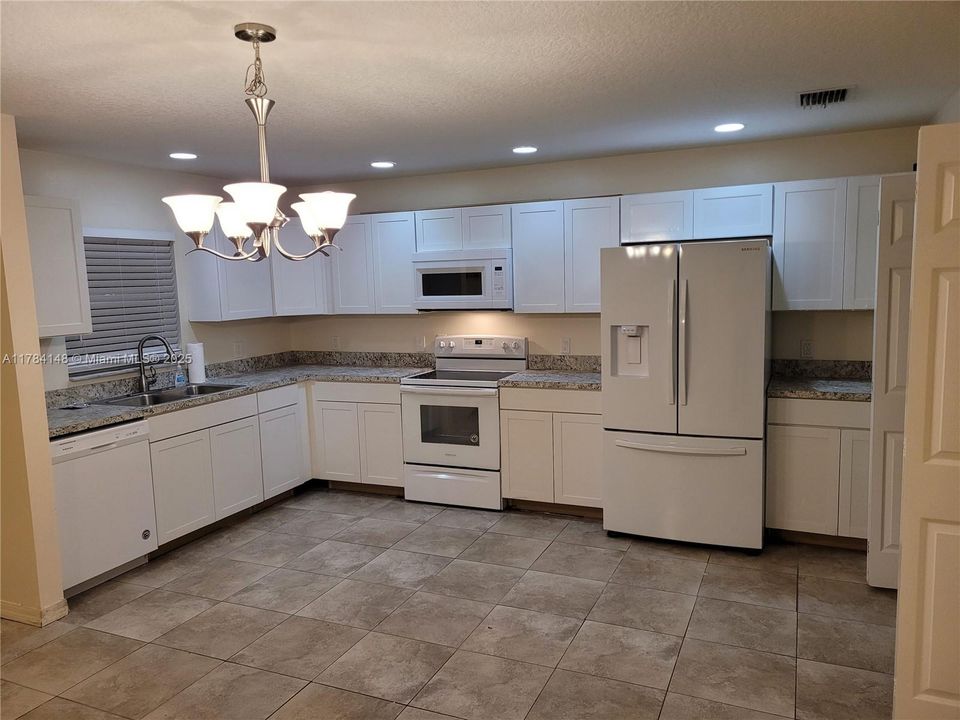 Недавно продано: $475,000 (0 спален, 0 ванн, 2296 Квадратных фут)