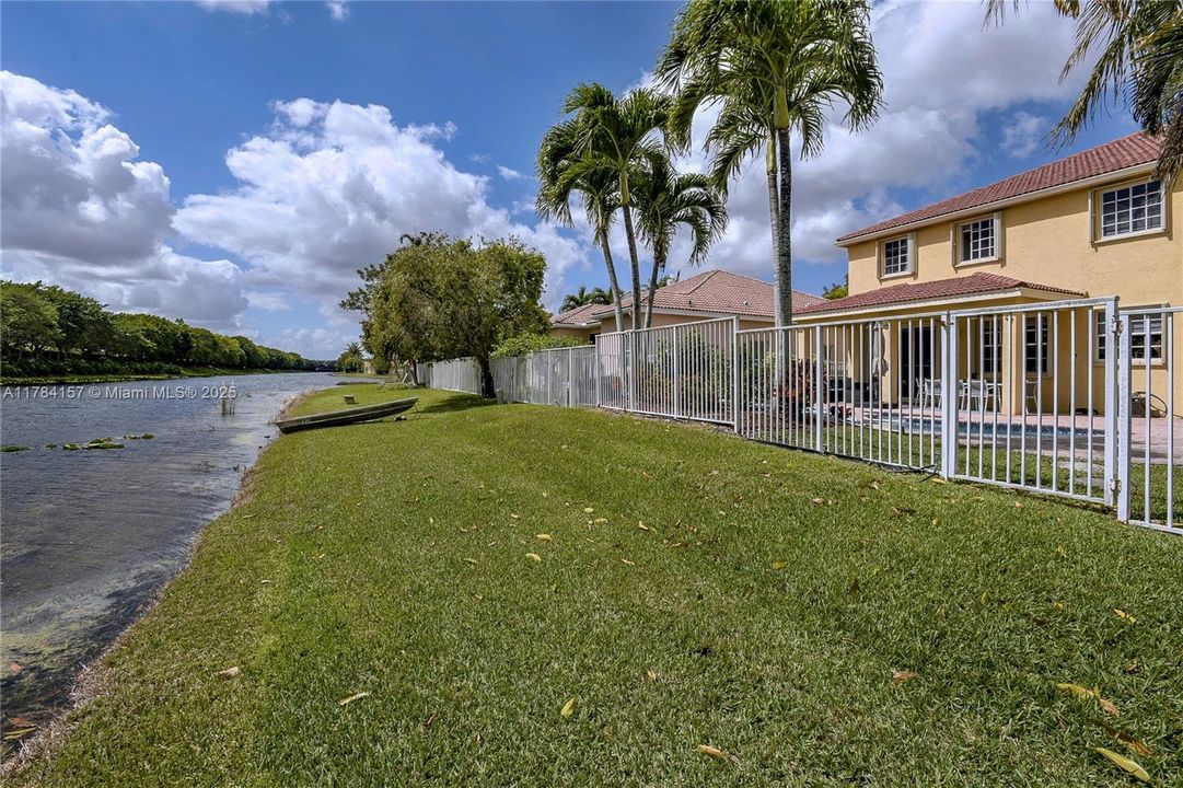 Недавно продано: $1,249,000 (5 спален, 4 ванн, 3336 Квадратных фут)