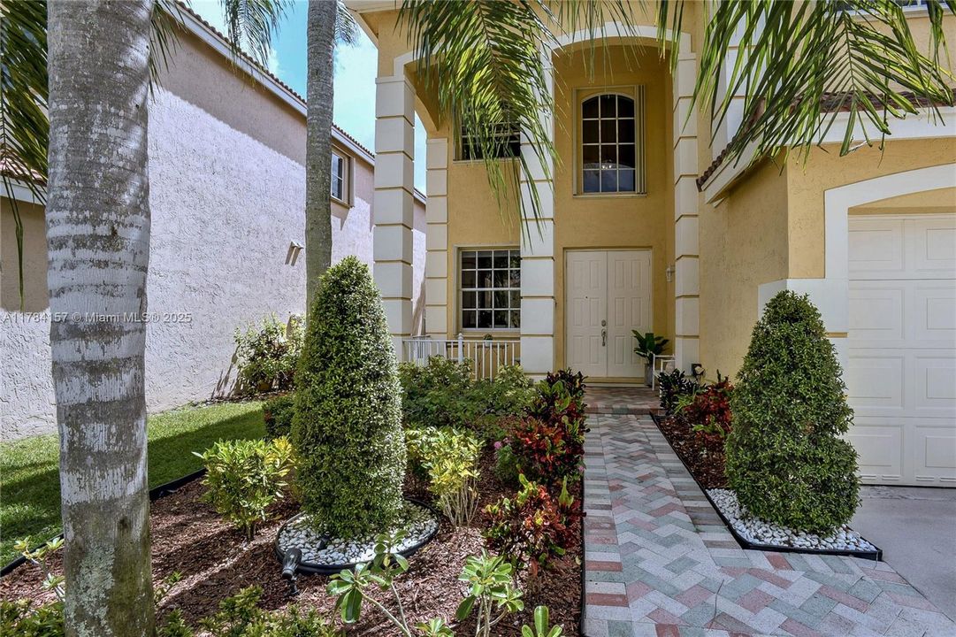 Недавно продано: $1,249,000 (5 спален, 4 ванн, 3336 Квадратных фут)