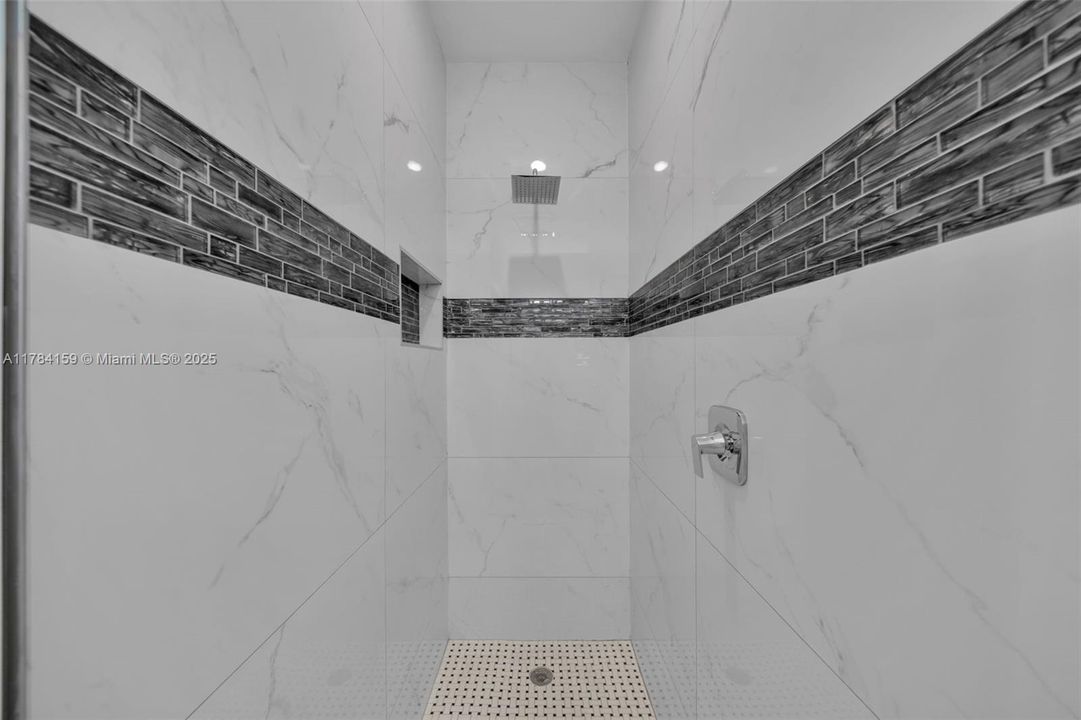 Recently Sold: $375,000 (4 beds, 2 baths, 1800 Square Feet)