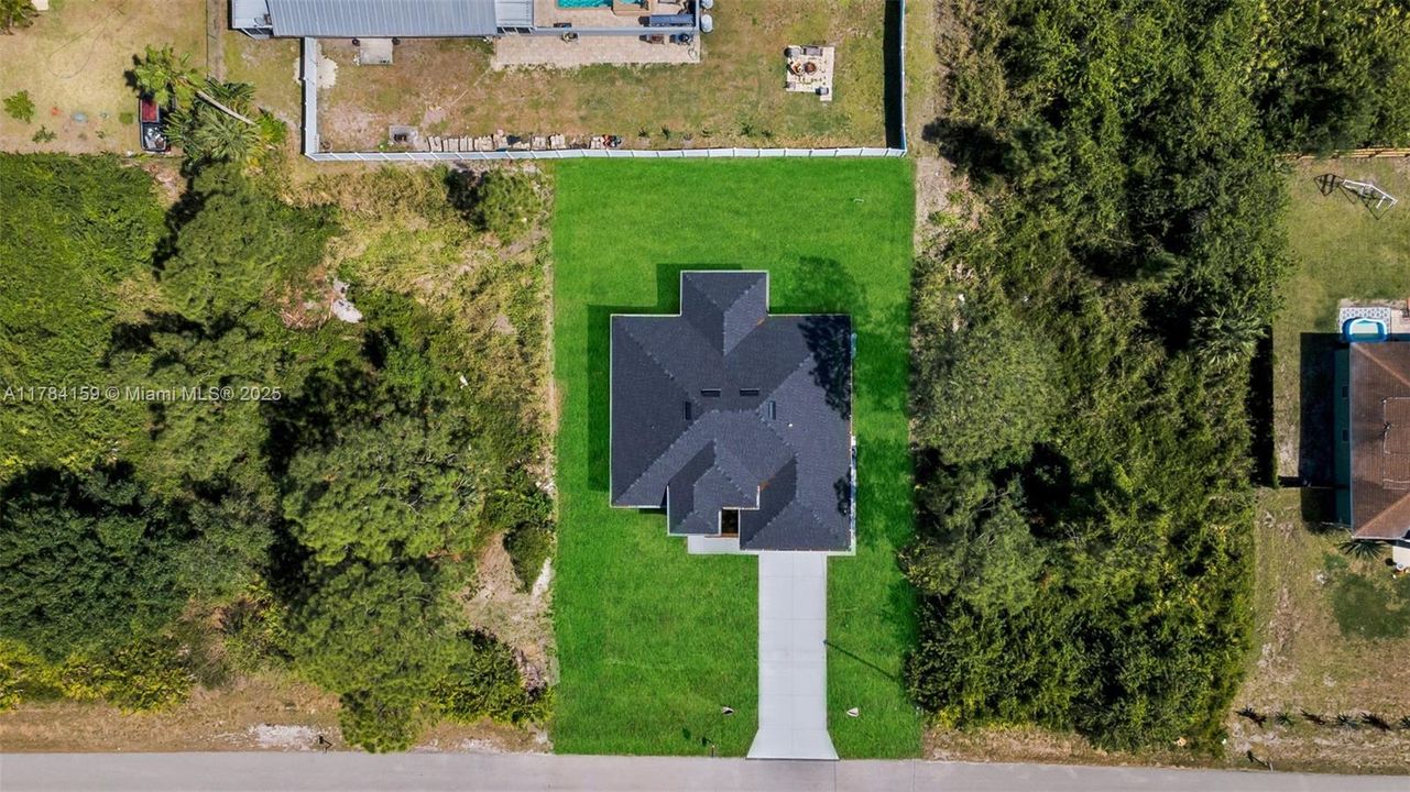 Recently Sold: $375,000 (4 beds, 2 baths, 1800 Square Feet)