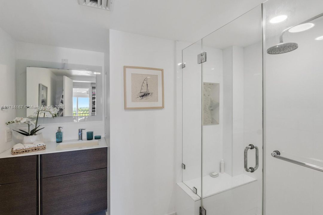 Vendido Recientemente: $1,600,000 (2 camas, 2 baños, 1670 Pies cuadrados)