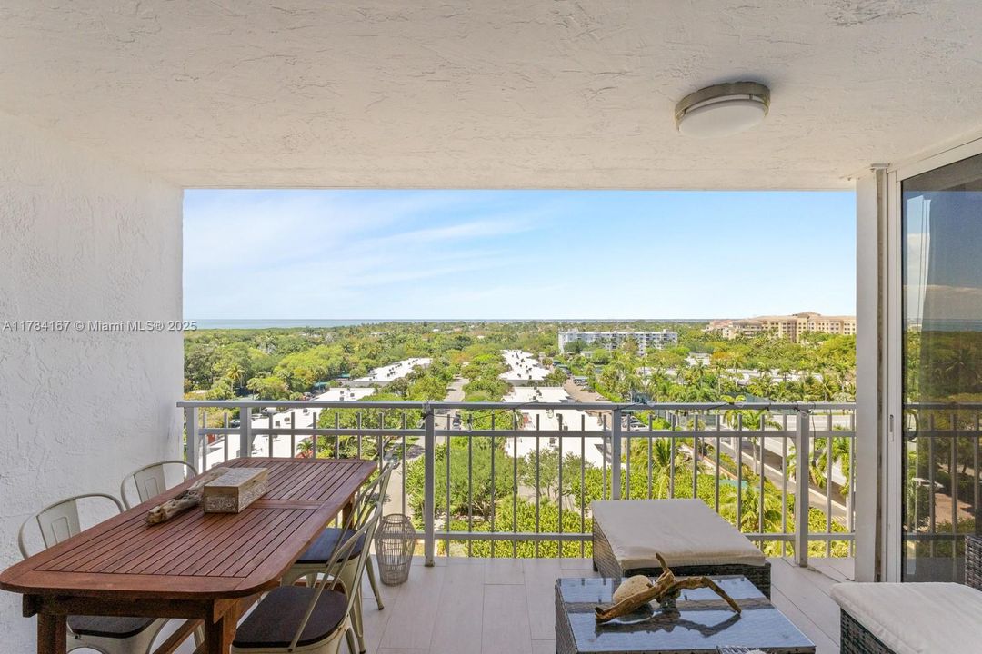 Vendido Recientemente: $1,600,000 (2 camas, 2 baños, 1670 Pies cuadrados)