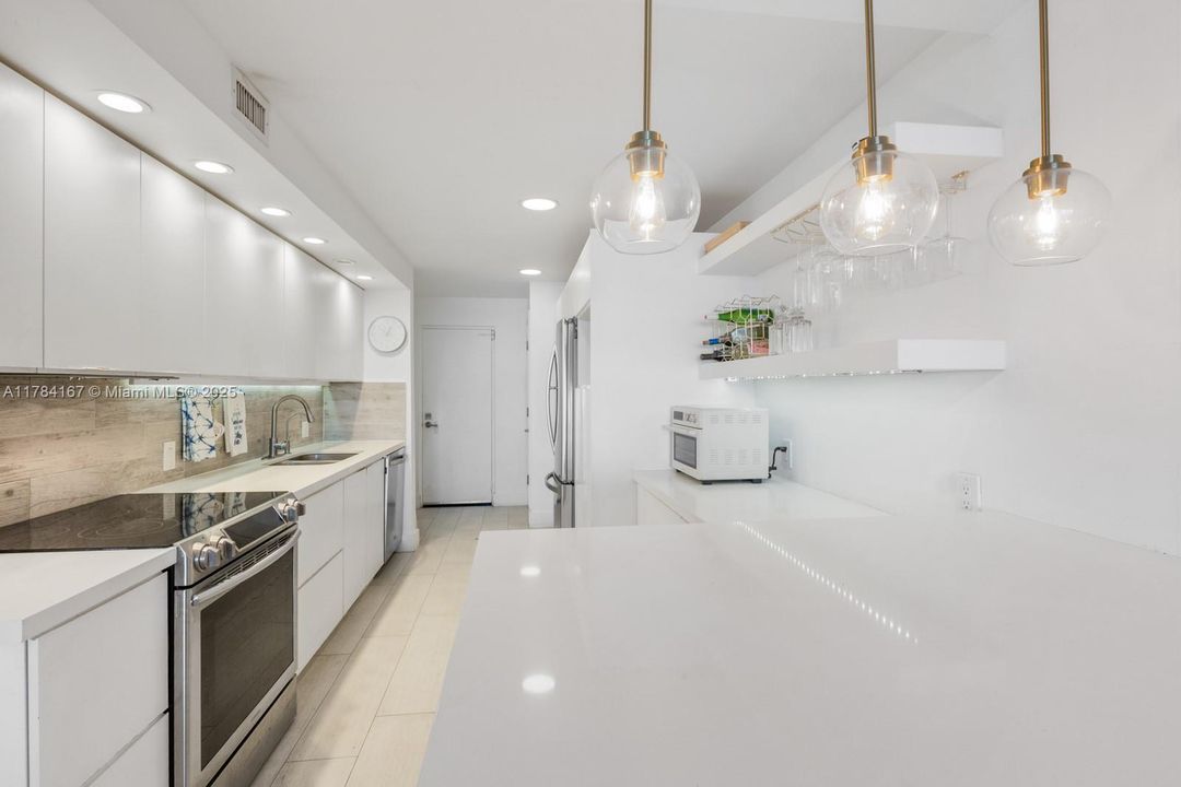 Vendido Recientemente: $1,600,000 (2 camas, 2 baños, 1670 Pies cuadrados)