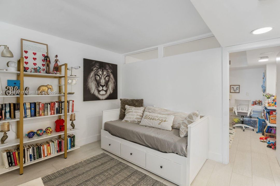 Vendido Recientemente: $1,600,000 (2 camas, 2 baños, 1670 Pies cuadrados)