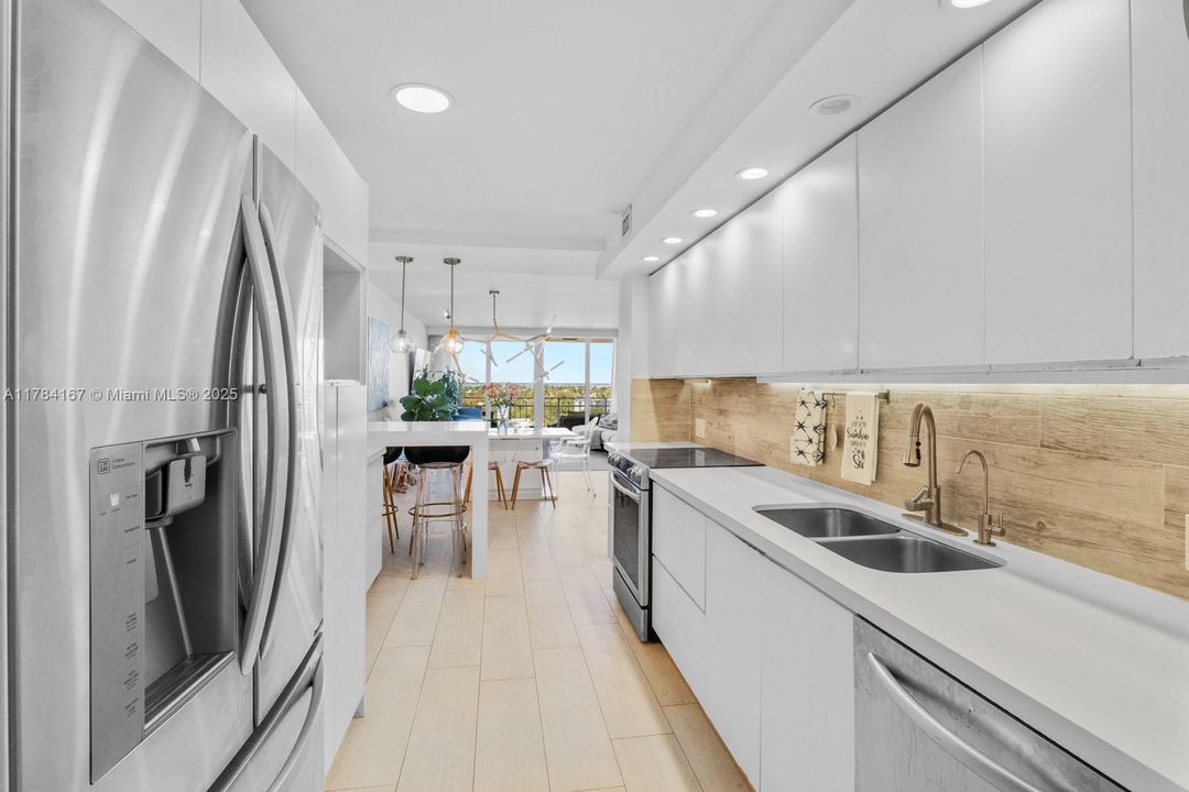 Vendido Recientemente: $1,600,000 (2 camas, 2 baños, 1670 Pies cuadrados)