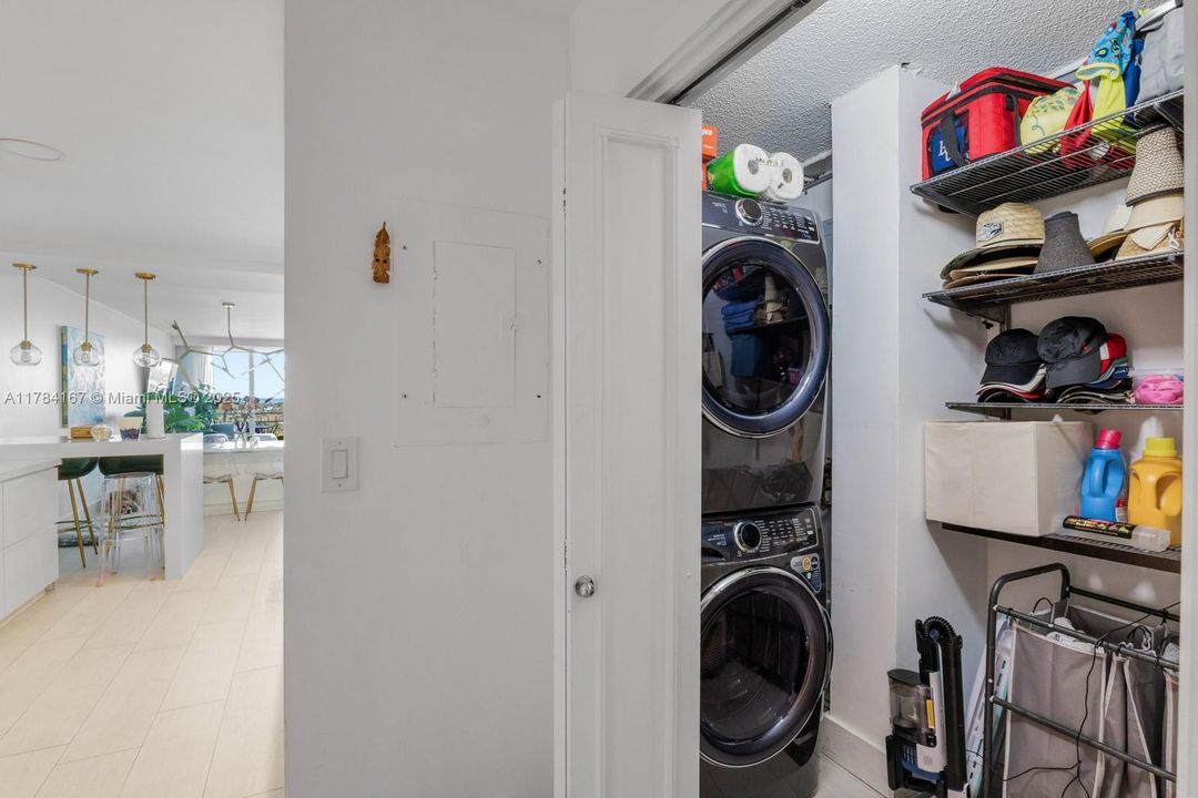 Vendido Recientemente: $1,600,000 (2 camas, 2 baños, 1670 Pies cuadrados)