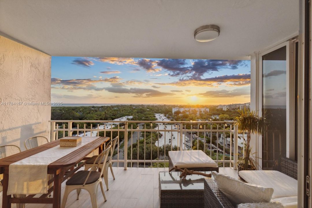 Vendido Recientemente: $1,600,000 (2 camas, 2 baños, 1670 Pies cuadrados)