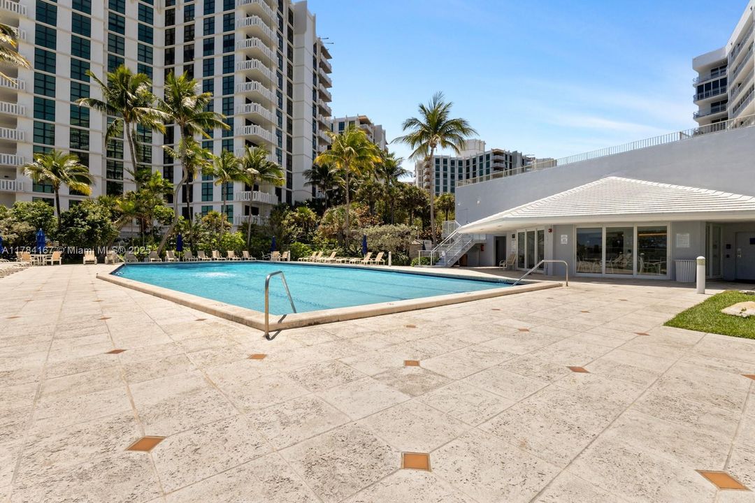 Vendido Recientemente: $1,600,000 (2 camas, 2 baños, 1670 Pies cuadrados)