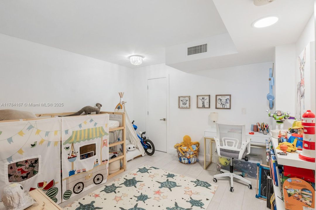 Vendido Recientemente: $1,600,000 (2 camas, 2 baños, 1670 Pies cuadrados)