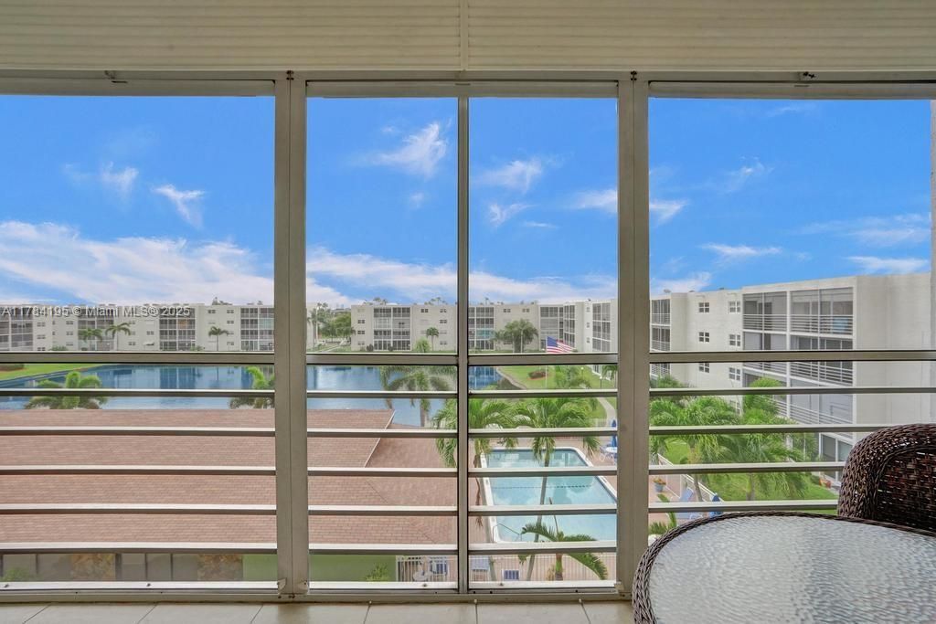 Vendido Recientemente: $205,000 (2 camas, 2 baños, 1144 Pies cuadrados)