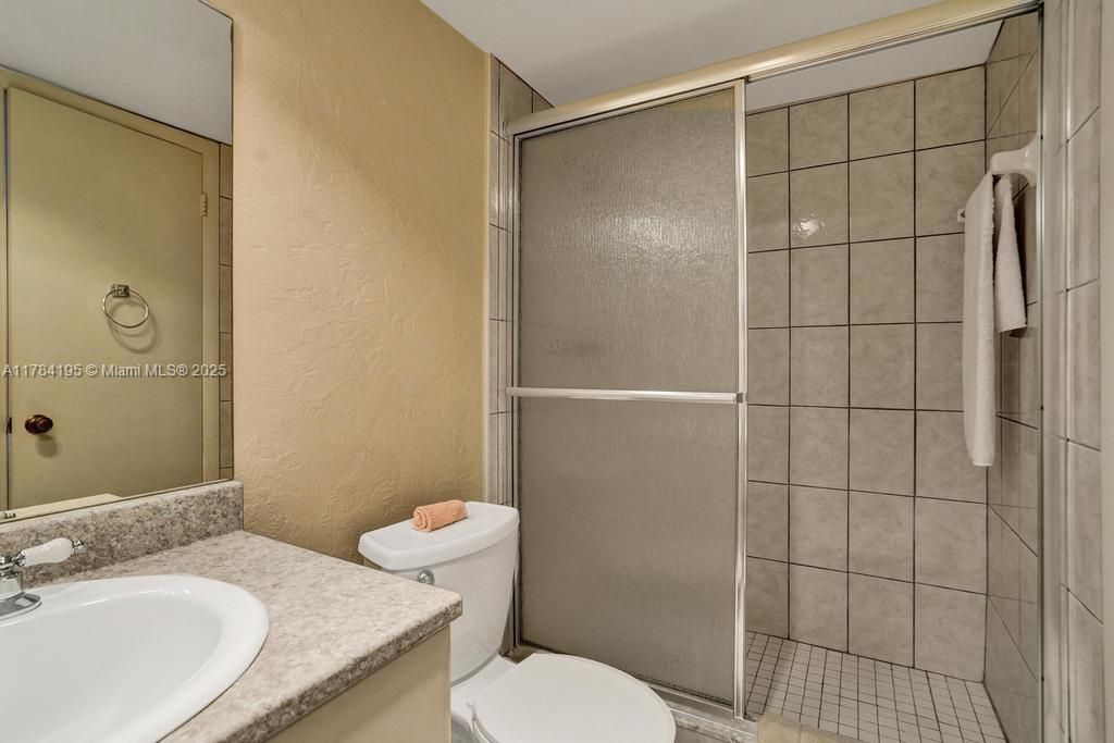 Vendido Recientemente: $205,000 (2 camas, 2 baños, 1144 Pies cuadrados)