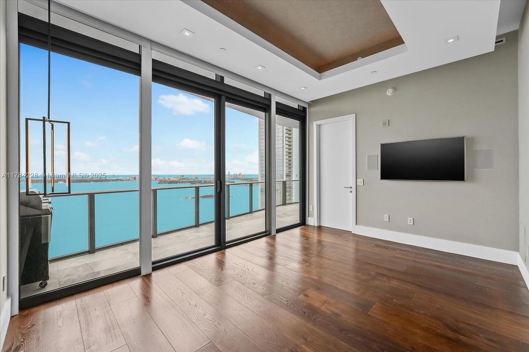 En Venta: $2,500,000 (5 camas, 5 baños, 2569 Pies cuadrados)