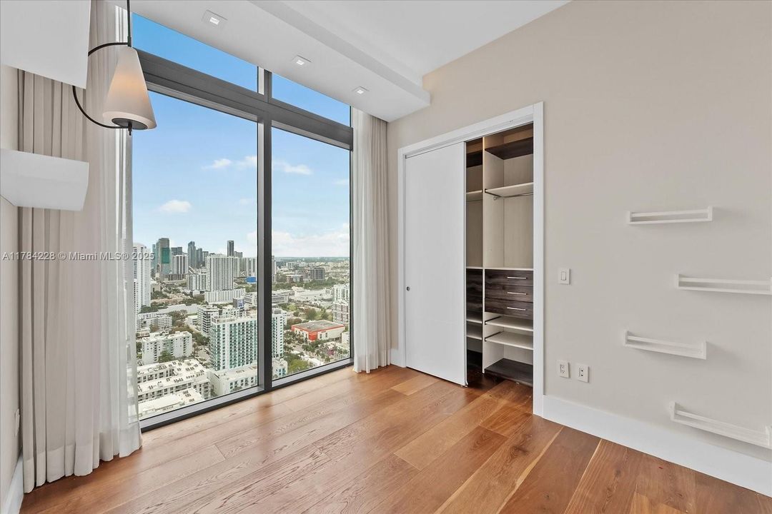 En Venta: $2,500,000 (5 camas, 5 baños, 2569 Pies cuadrados)