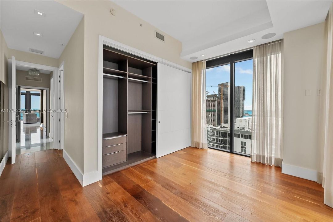 En Venta: $2,500,000 (5 camas, 5 baños, 2569 Pies cuadrados)