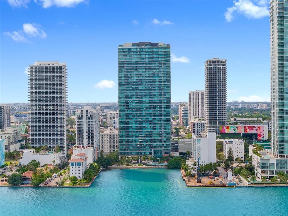 En Venta: $2,500,000 (5 camas, 5 baños, 2569 Pies cuadrados)