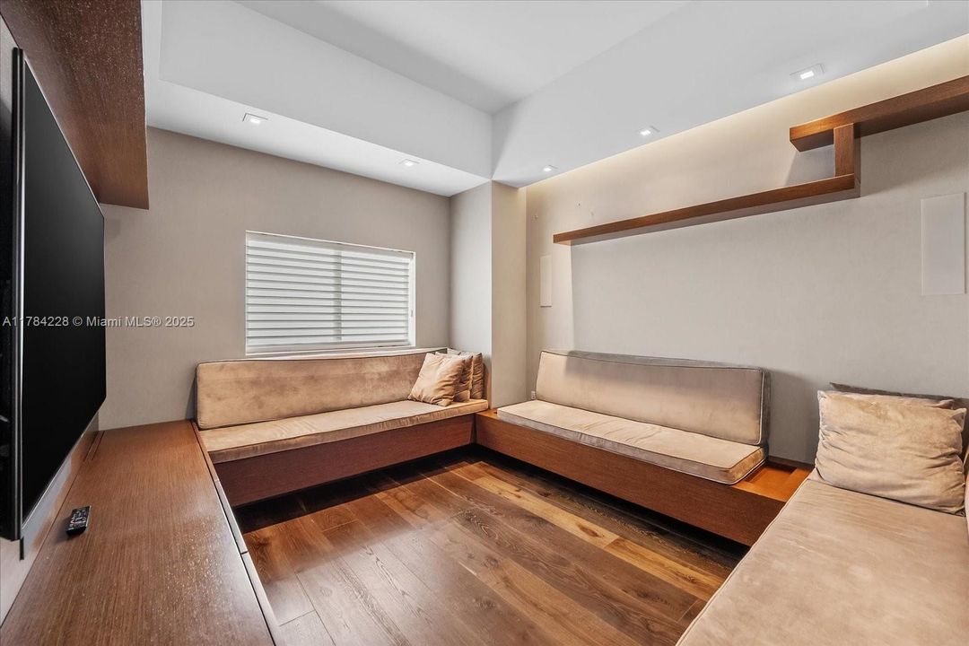 En Venta: $2,500,000 (5 camas, 5 baños, 2569 Pies cuadrados)