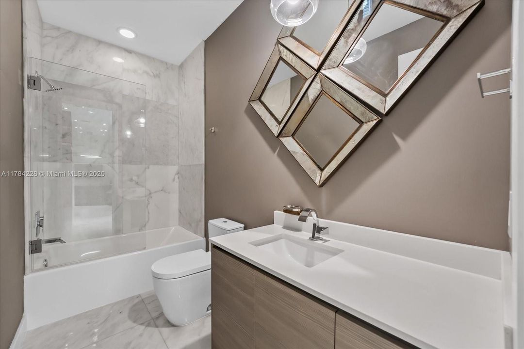 En Venta: $2,500,000 (5 camas, 5 baños, 2569 Pies cuadrados)