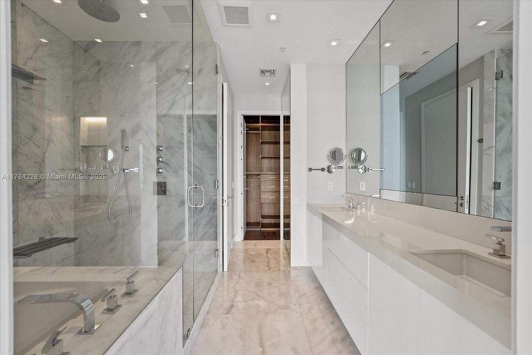 En Venta: $2,500,000 (5 camas, 5 baños, 2569 Pies cuadrados)