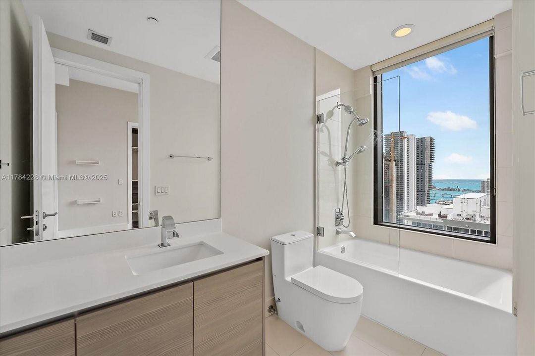 En Venta: $2,500,000 (5 camas, 5 baños, 2569 Pies cuadrados)