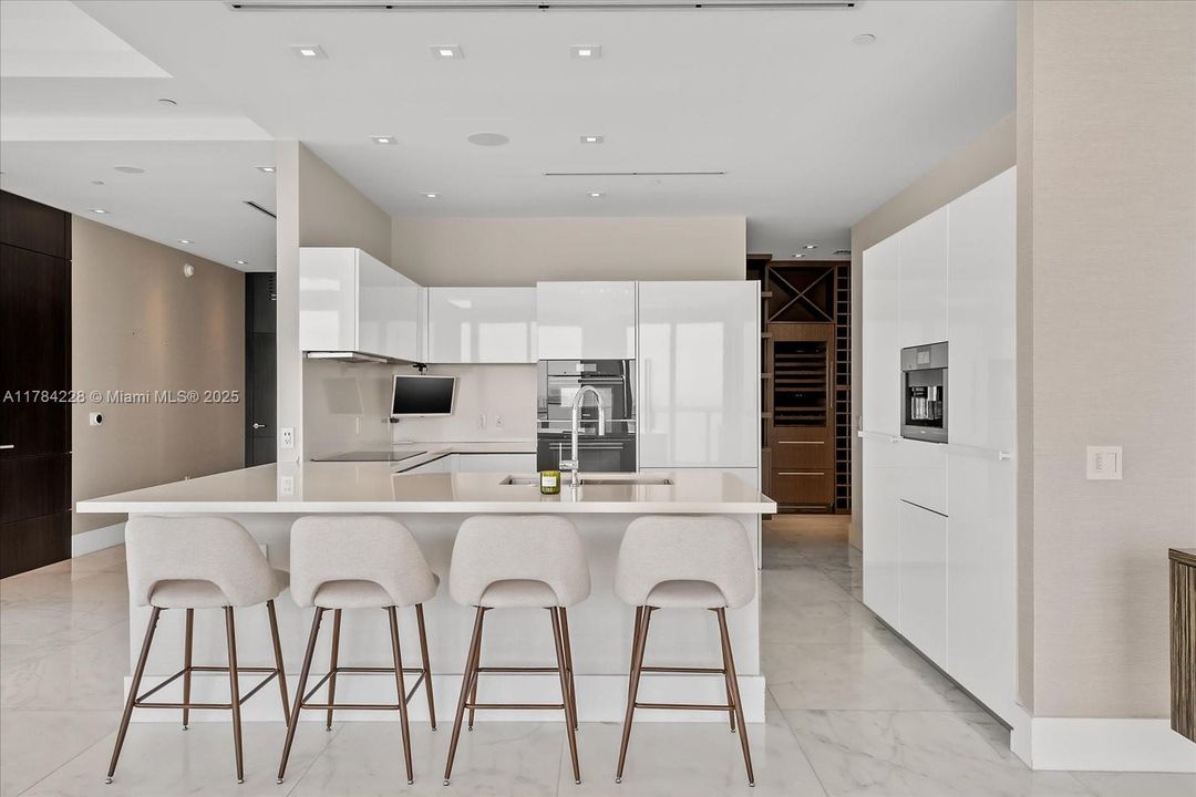 En Venta: $2,500,000 (5 camas, 5 baños, 2569 Pies cuadrados)