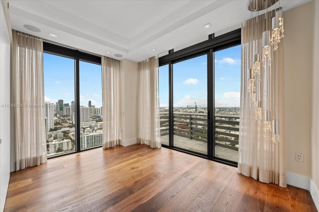 En Venta: $2,500,000 (5 camas, 5 baños, 2569 Pies cuadrados)