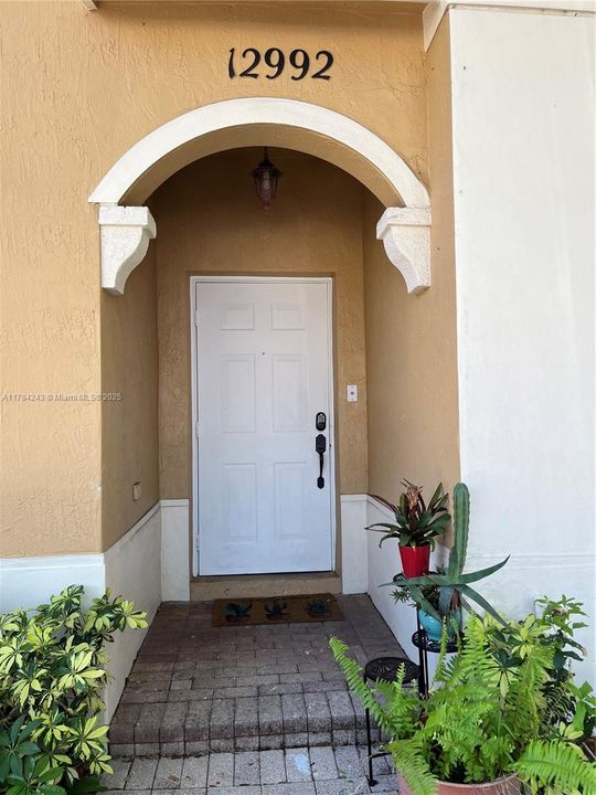 Recently Rented: $2,950 (3 beds, 3 baths, 1270 Square Feet)