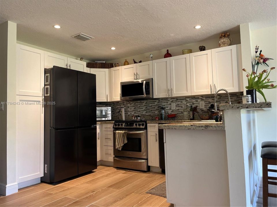 Recently Rented: $2,950 (3 beds, 3 baths, 1270 Square Feet)