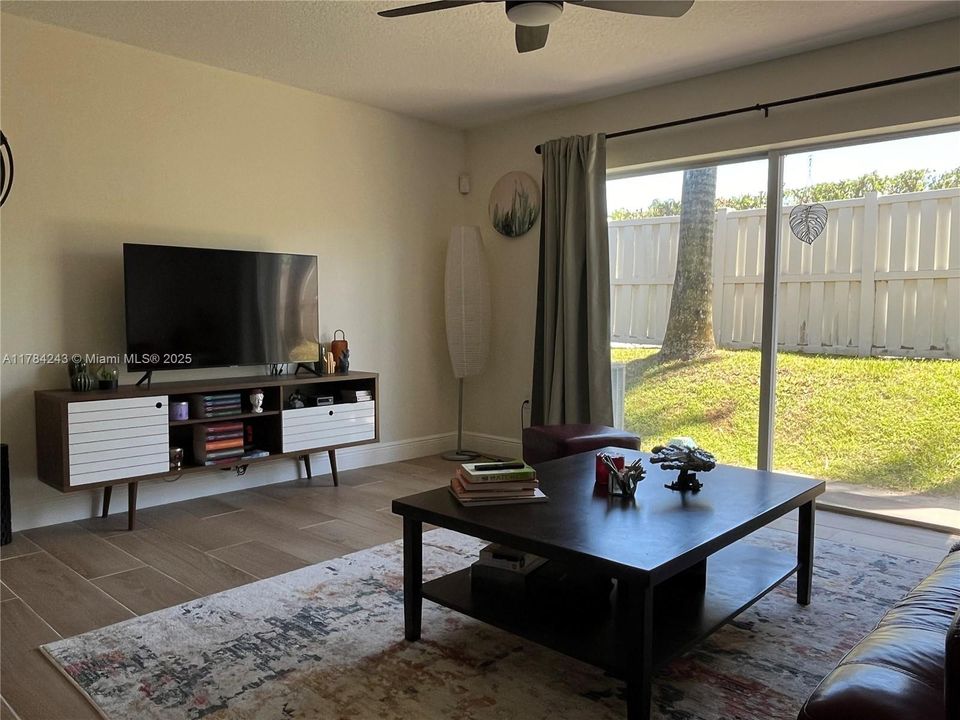 Recently Rented: $2,950 (3 beds, 3 baths, 1270 Square Feet)